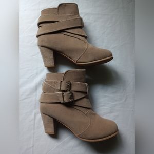 Women's suede boots